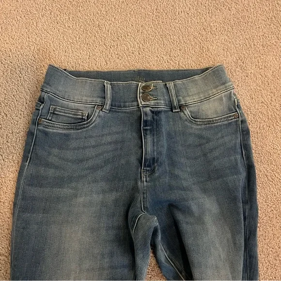 Classic Blue Women’s Jeans - Picture 4 of 5